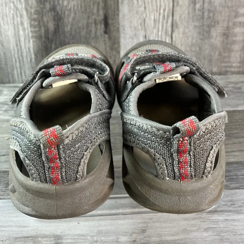 OshKosh Bgosh Toddler Boys Gray Red Closed Toe Water Sandals Size 7 OS24Q22H